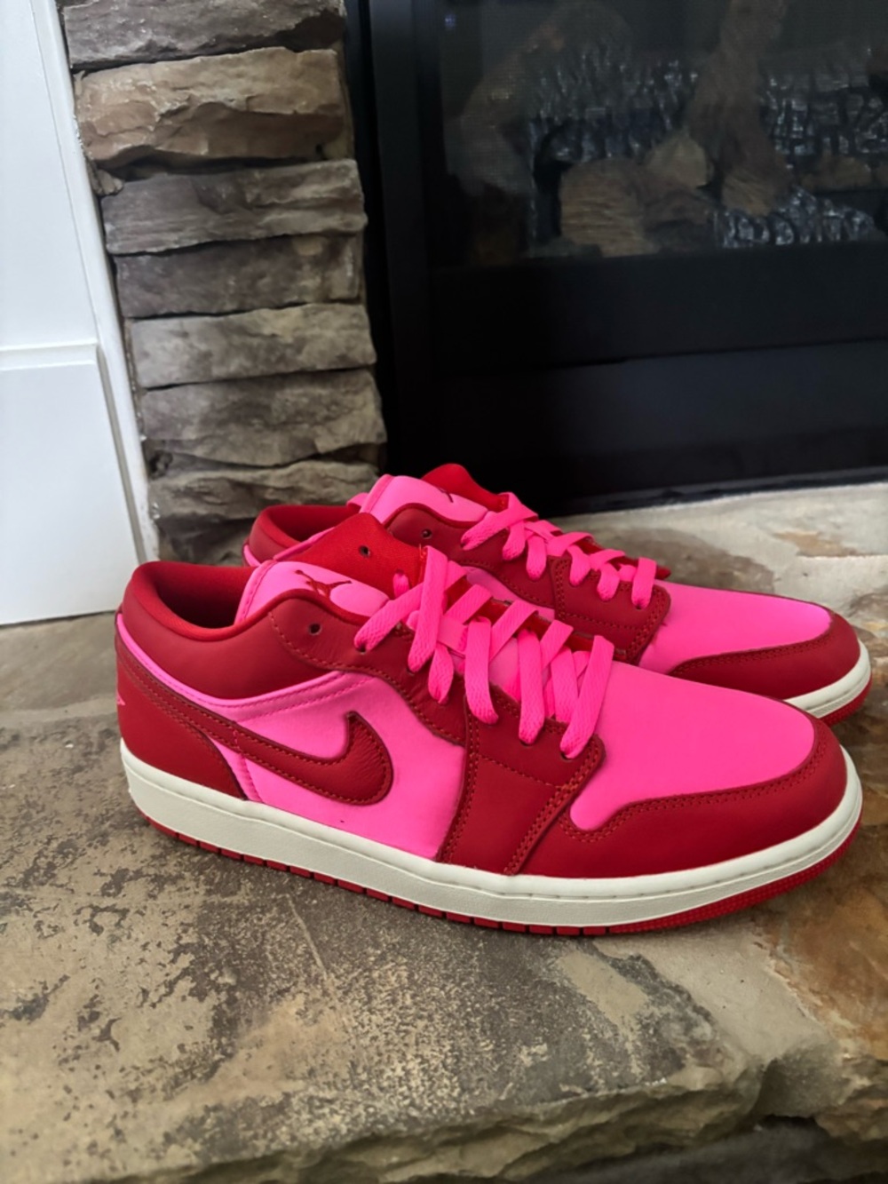 Jordan 1 low SE Pink blast